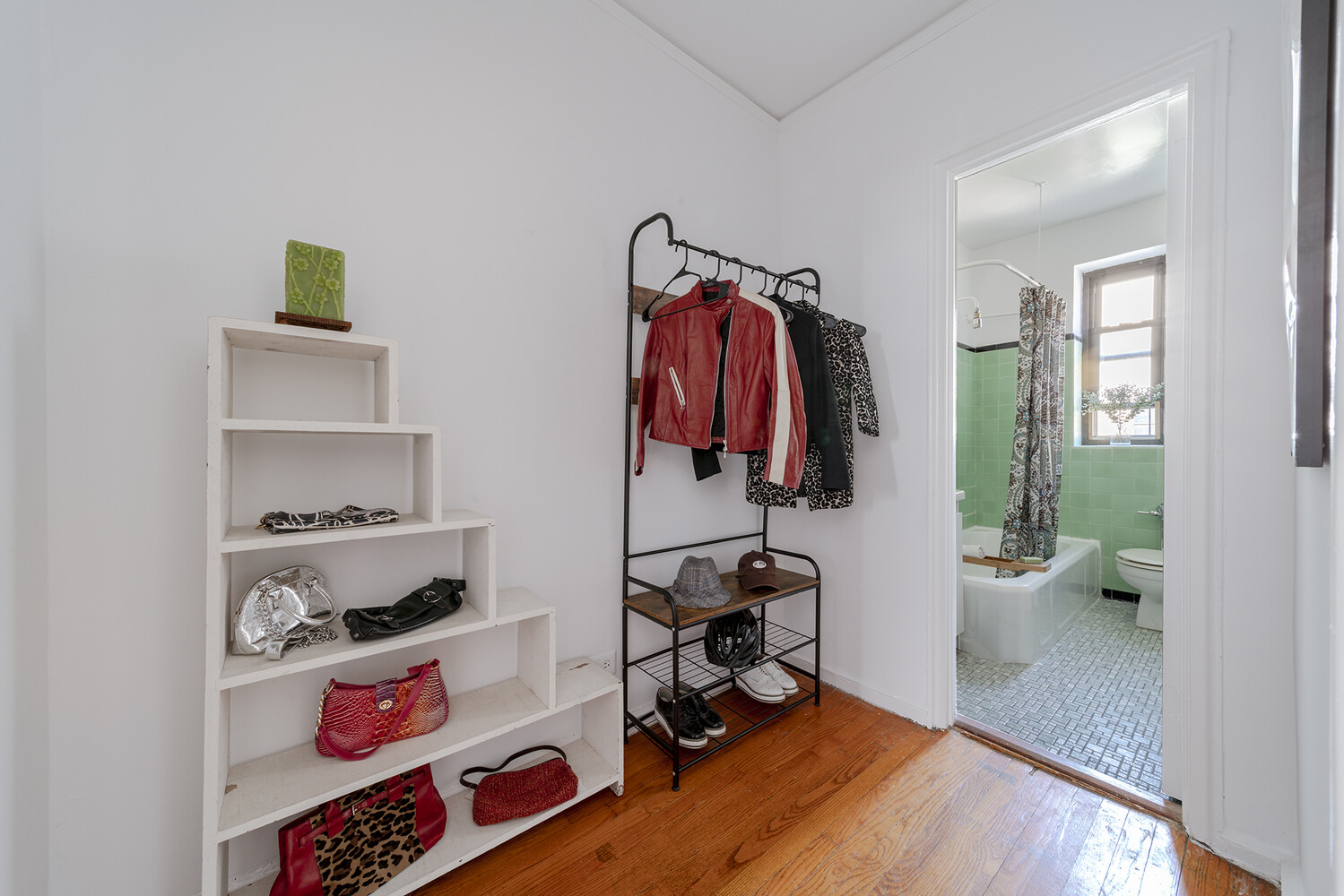 251 SEAMAN Avenue 4K