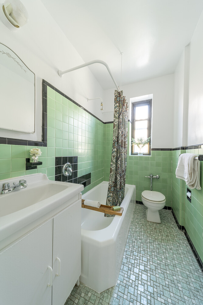 251 SEAMAN Avenue 4K