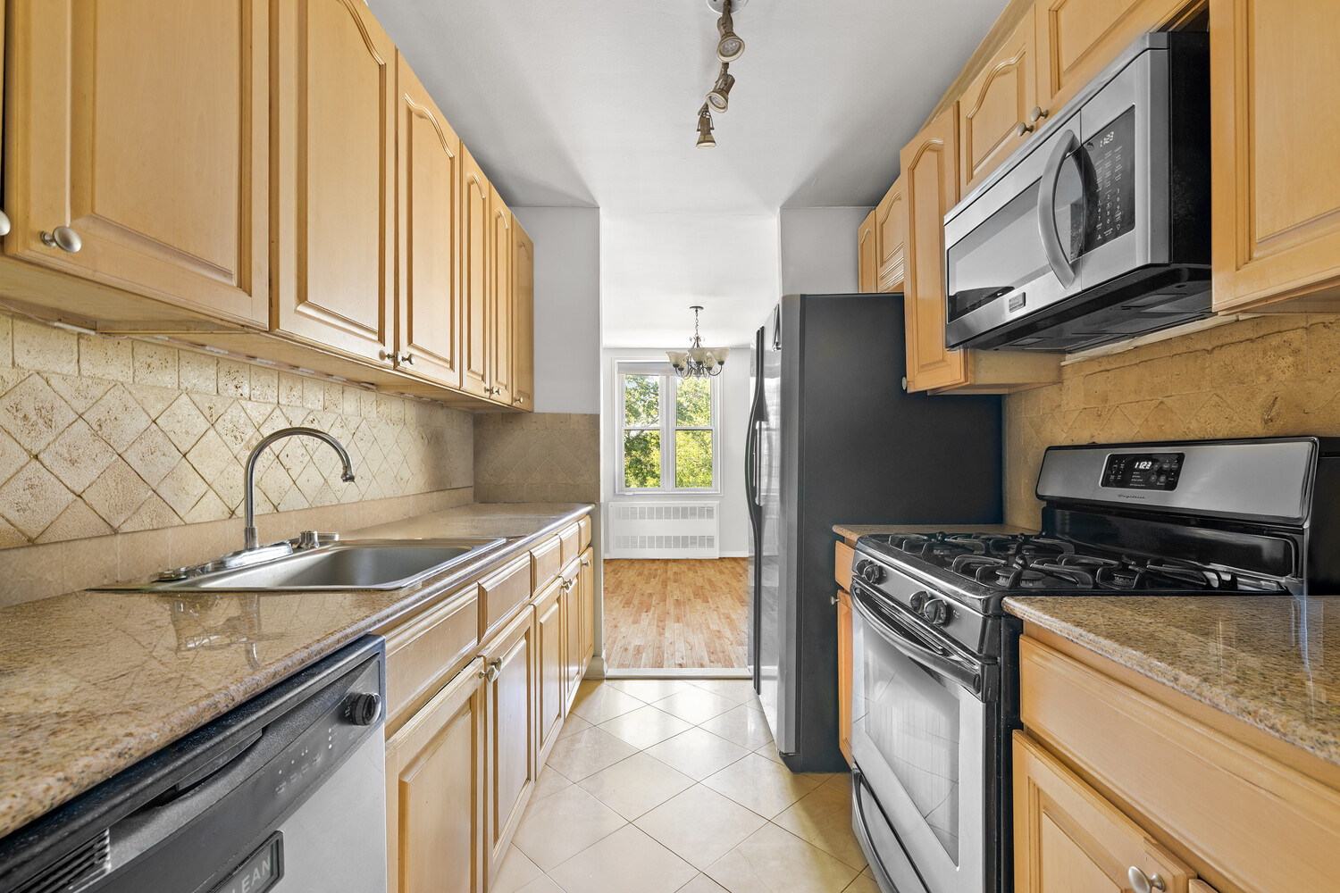 65-15 ALDERTON Street 5E