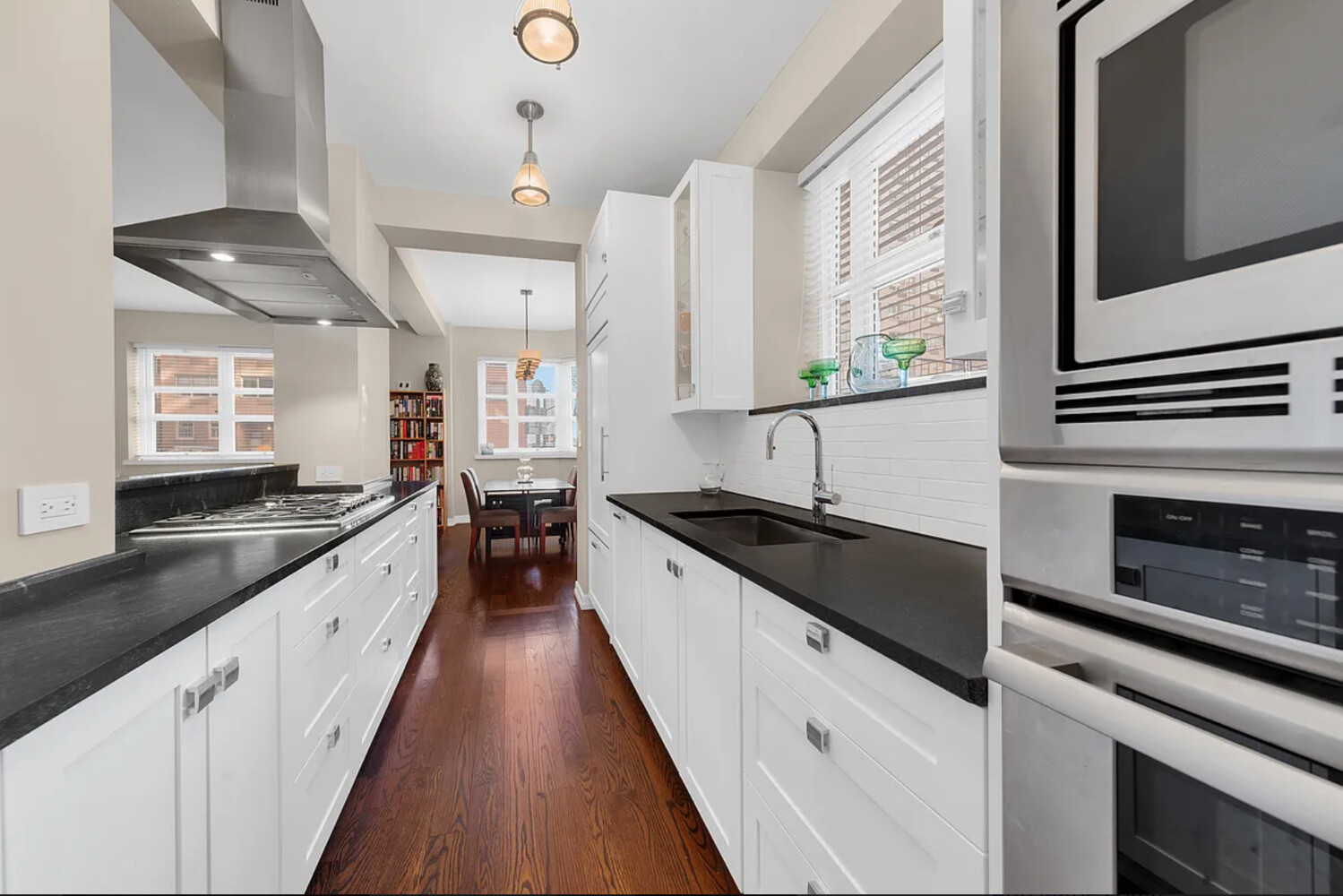 36 SUTTON Place S MAISONETTE