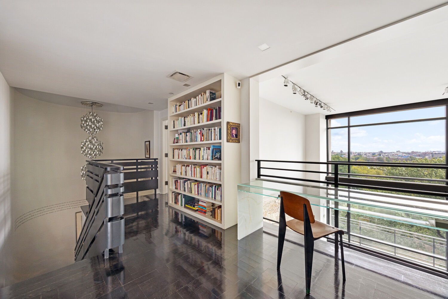 170 E END Avenue 8EF