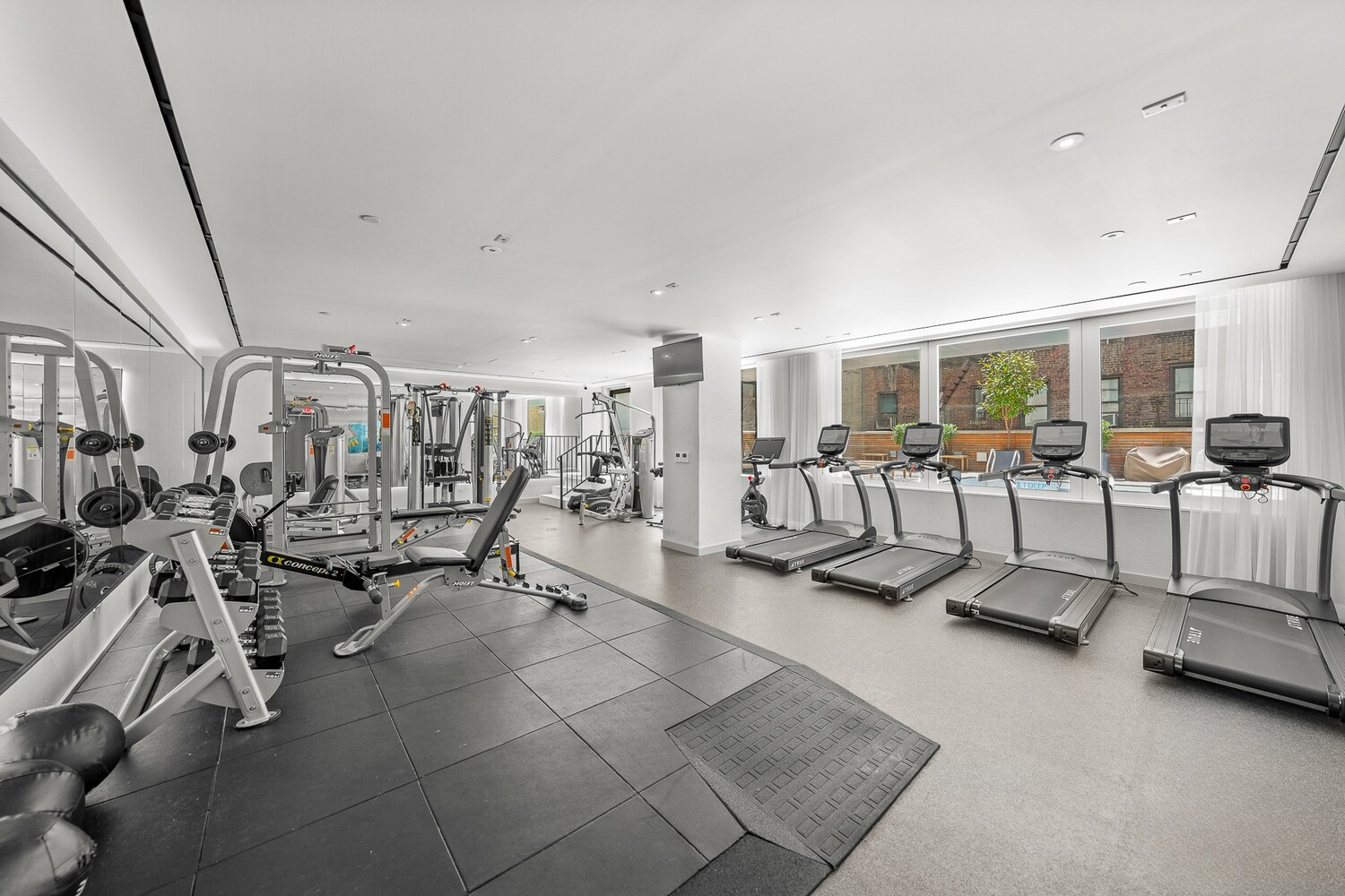 150 E 23RD Street 4C
