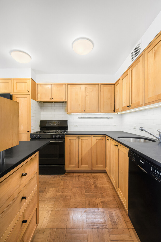 207 E 74TH Street 5JH