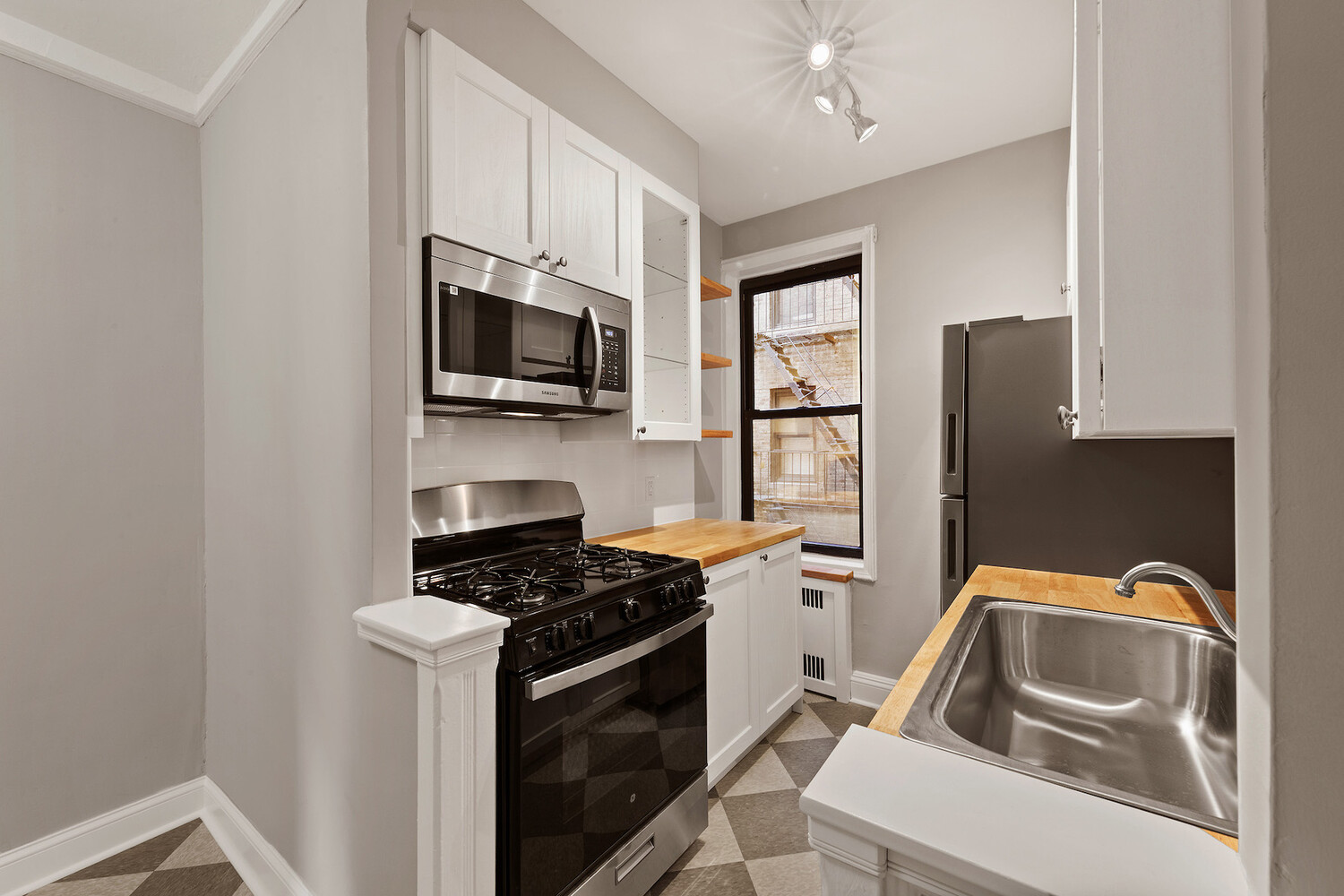415 OCEAN Parkway 3G