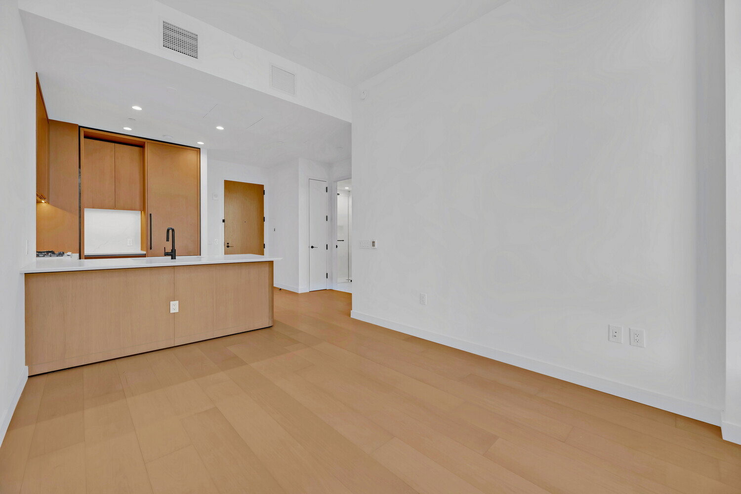 480 KENT Avenue 21C