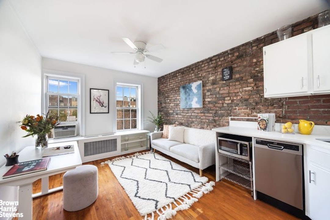 130 HENRY Street 4R