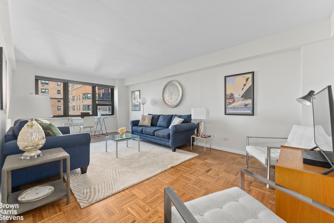 11 RIVERSIDE Drive 10PE