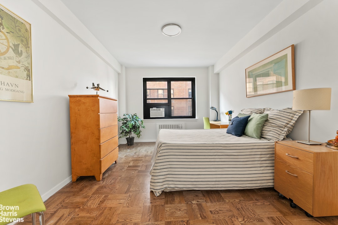 11 RIVERSIDE Drive 10PE