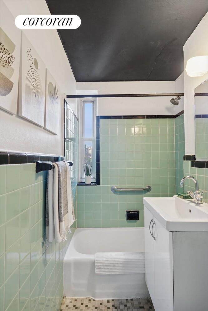 458 W 20TH Street 5D