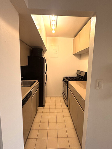 400 E 70TH Street 1208