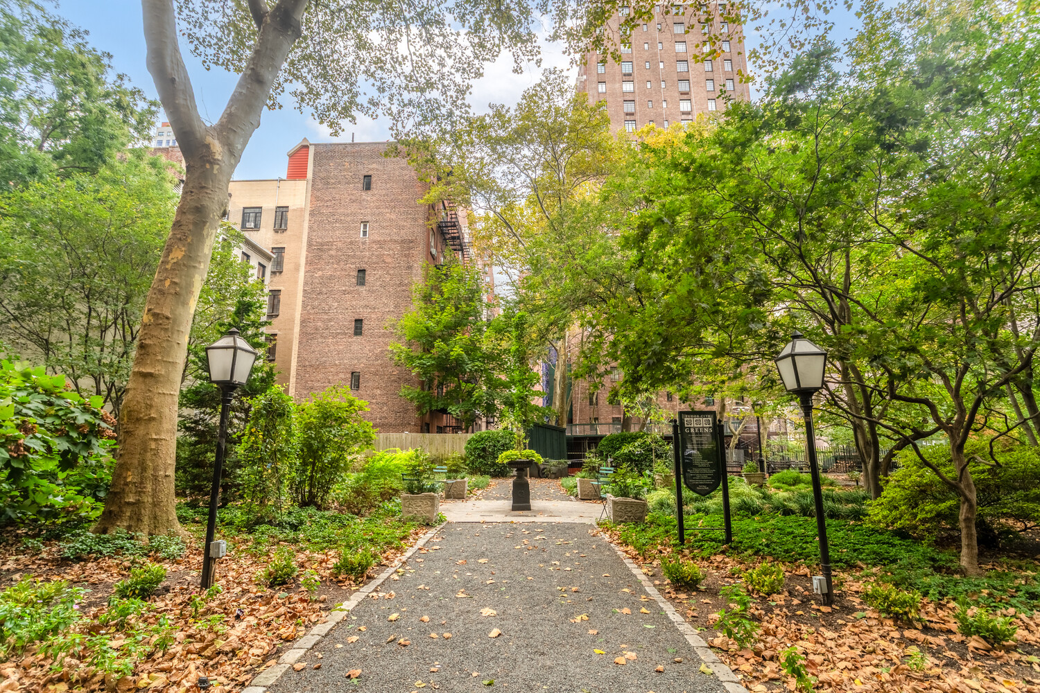 25 TUDOR CITY Place 1710