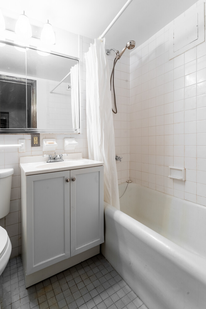 25 TUDOR CITY Place 1710