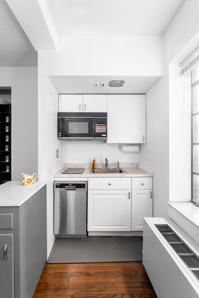 25 TUDOR CITY Place 1710