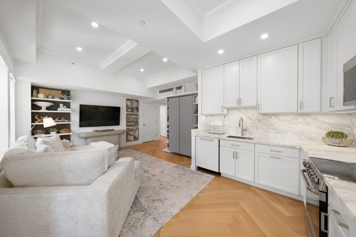 160 CENTRAL Park S 1817
