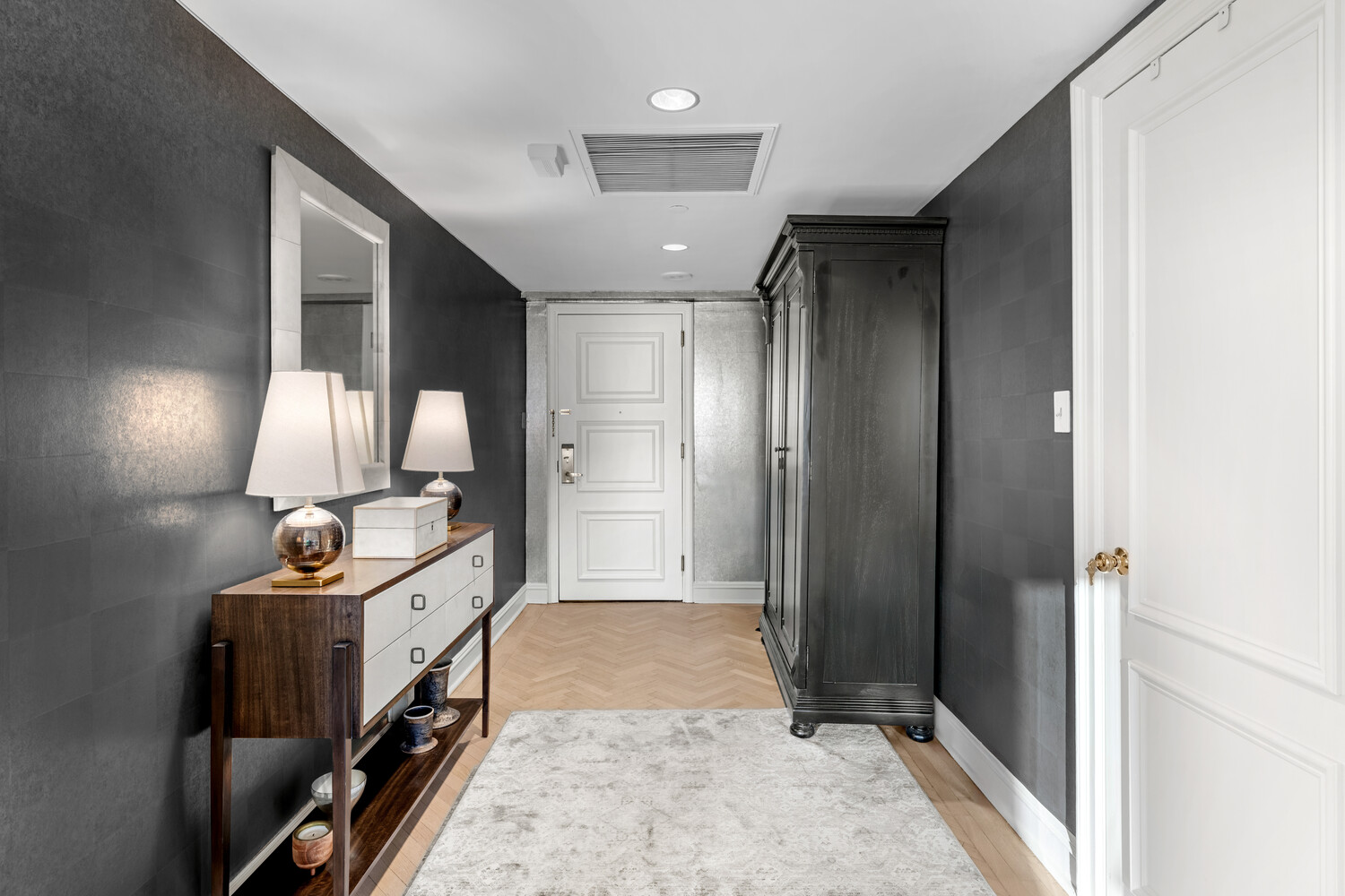 160 CENTRAL Park S 2811