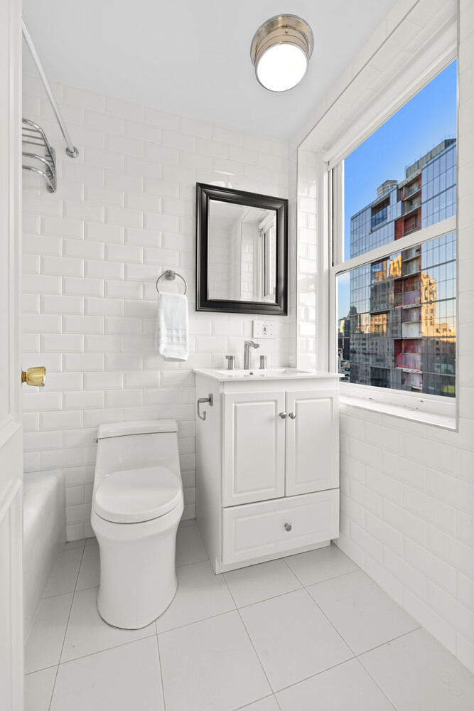 160 CENTRAL Park S 2811