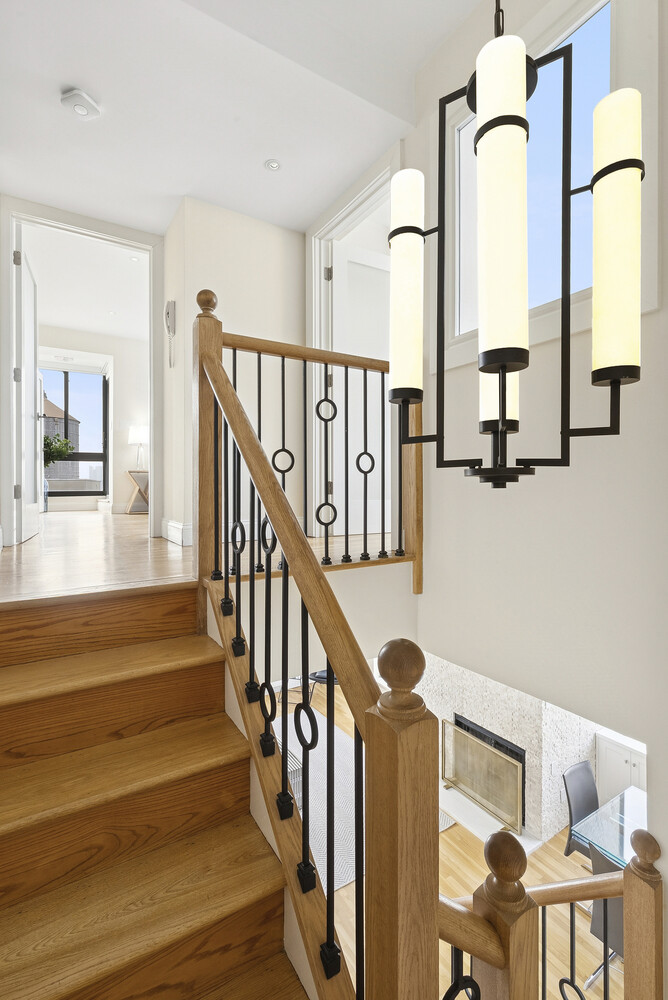 366 W 11TH Street PH12F