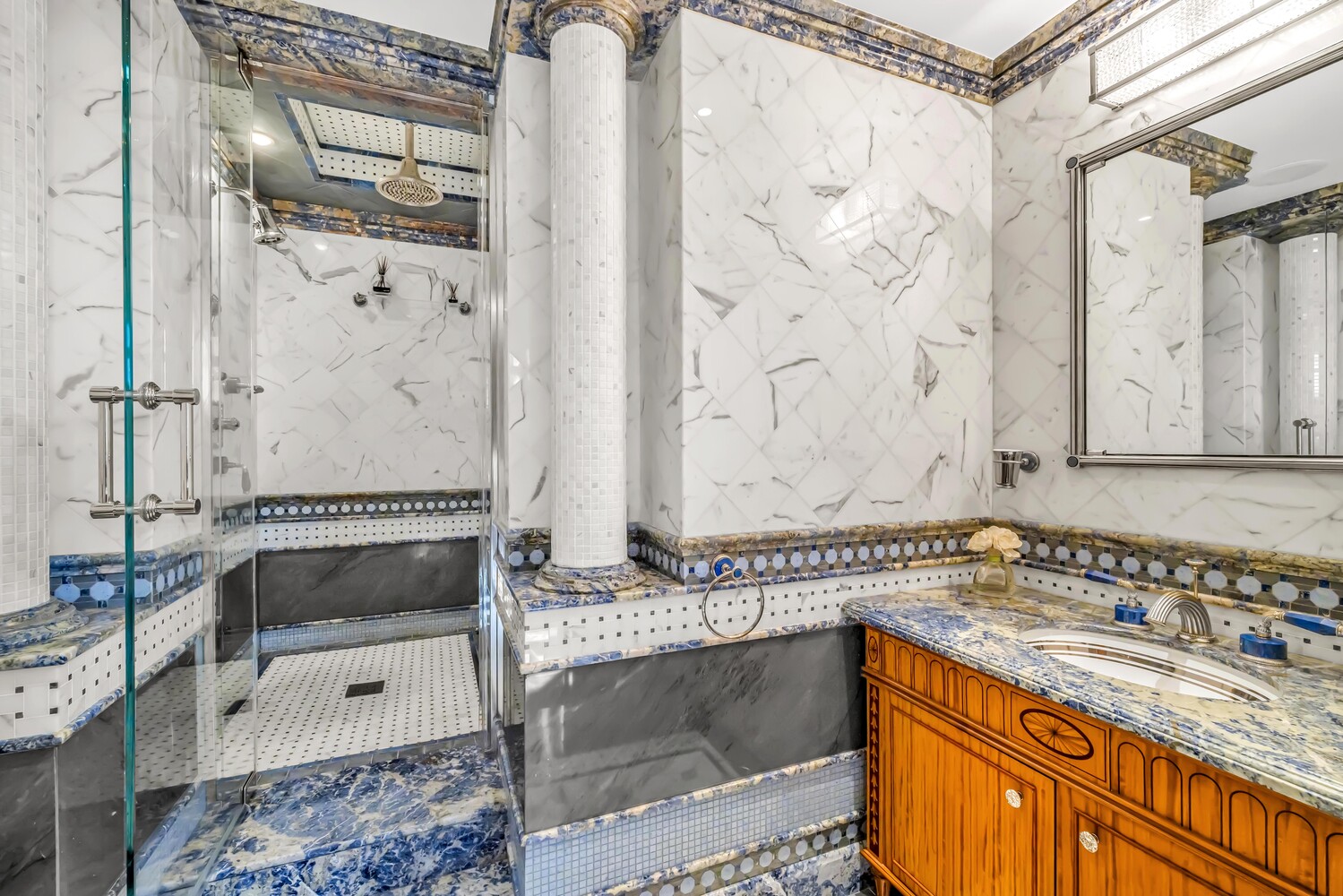 721 5TH Avenue 63AB