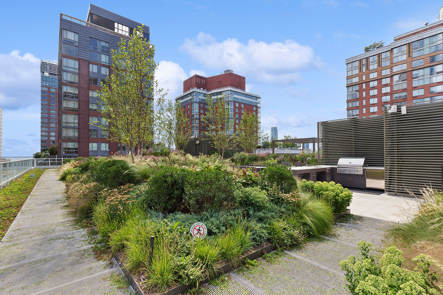 210 WARREN Street 5C