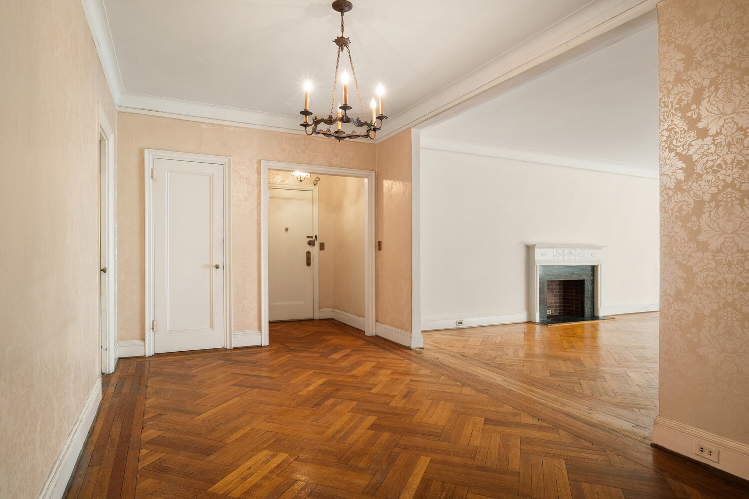 262 CENTRAL Park W 4F