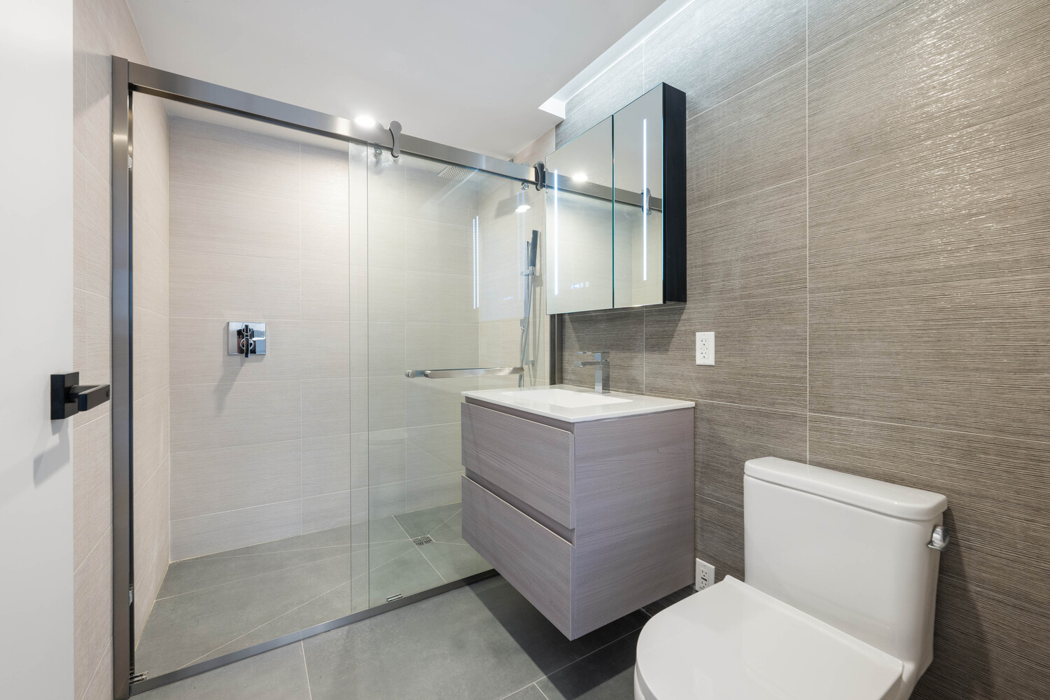 144-49 NORTHERN Boulevard 203