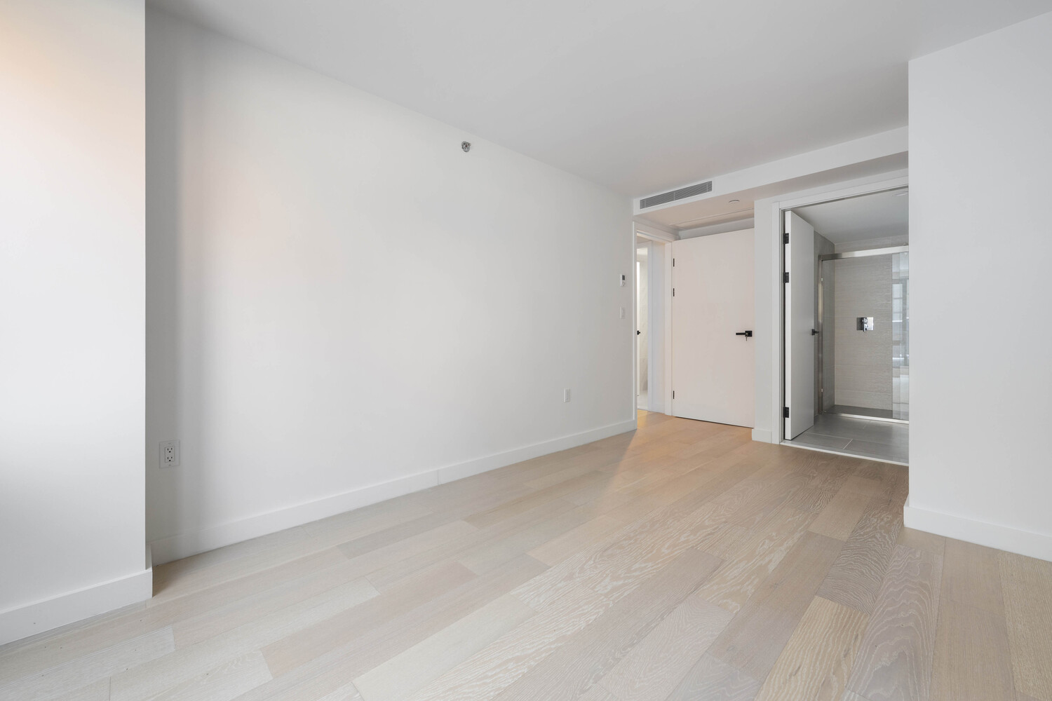 144-49 NORTHERN Boulevard 203