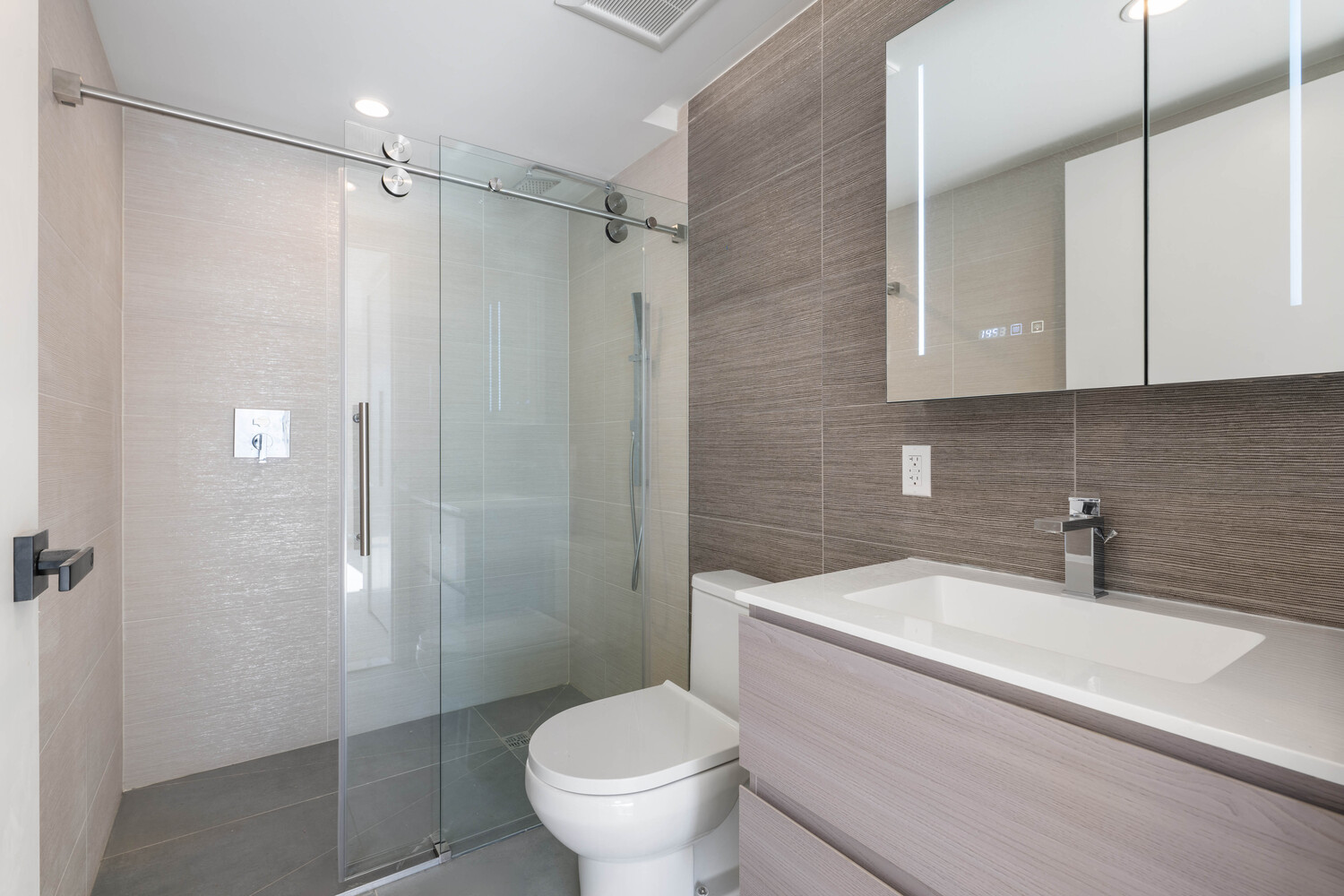 144-49 NORTHERN Boulevard 420