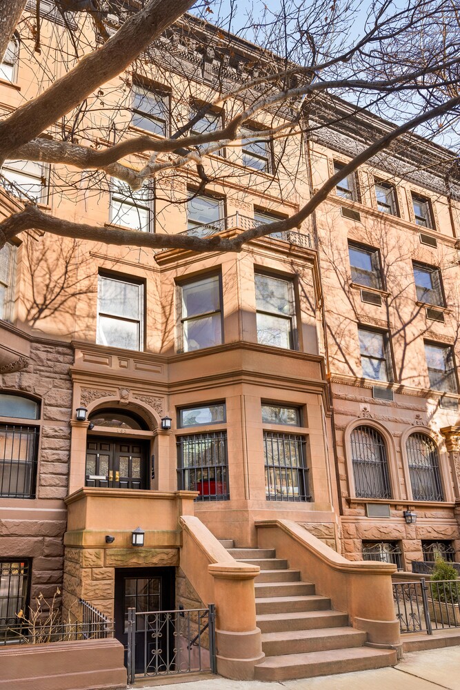 163 W 76TH Street