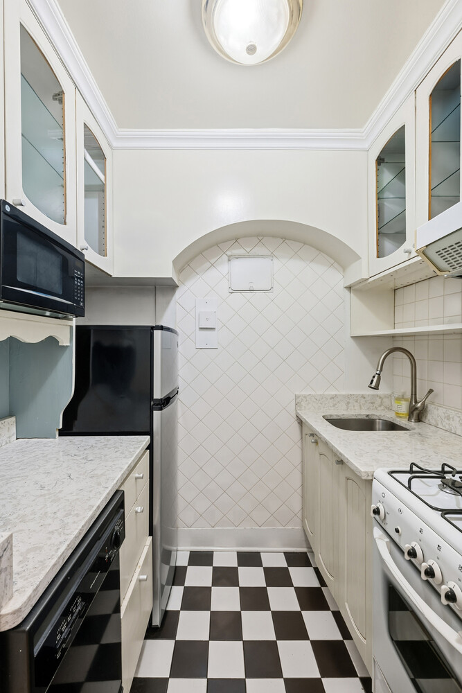 25 W 13TH Street 1HN