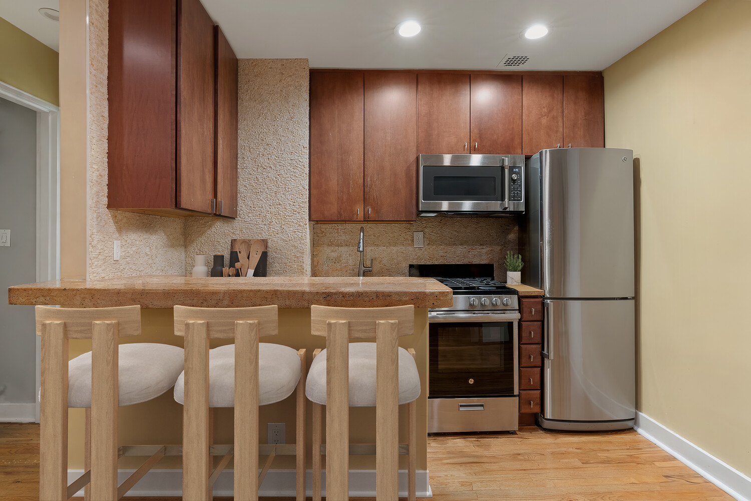 250 W 15TH Street 3I