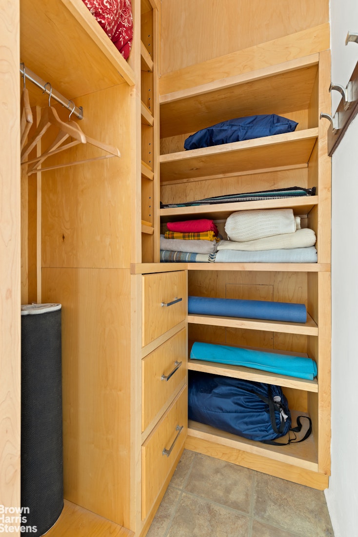 320 E 42ND Street 1001