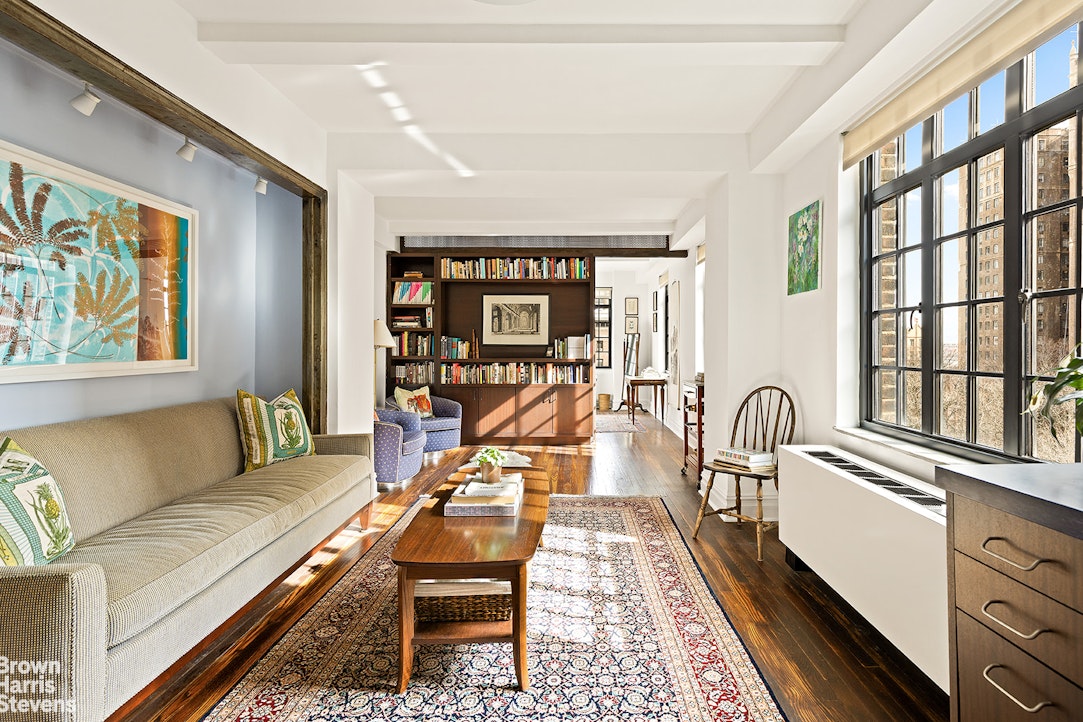 320 E 42ND Street 1001