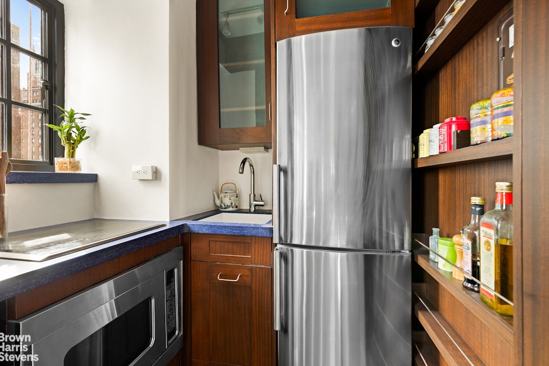 320 E 42ND Street 1001