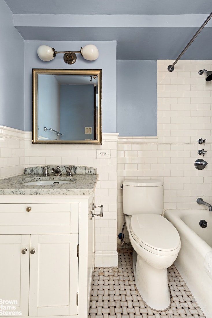 320 E 42ND Street 1001