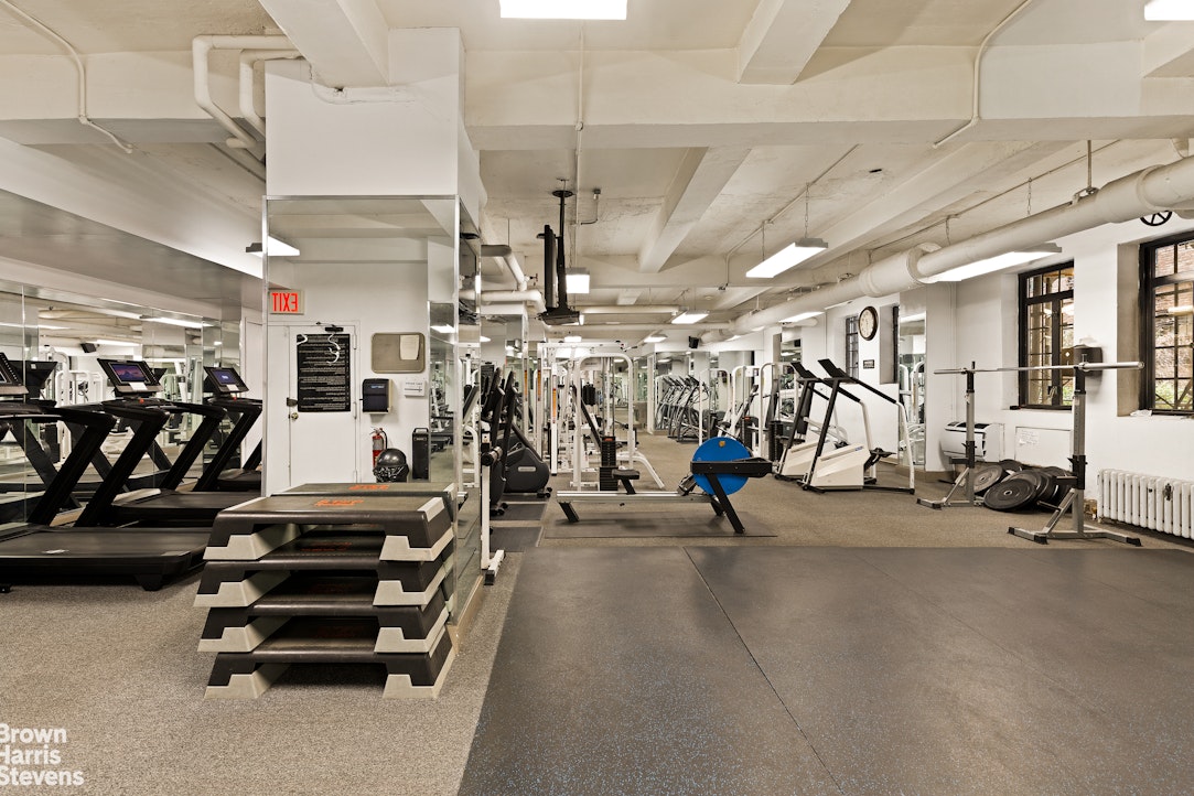 320 E 42ND Street 1001