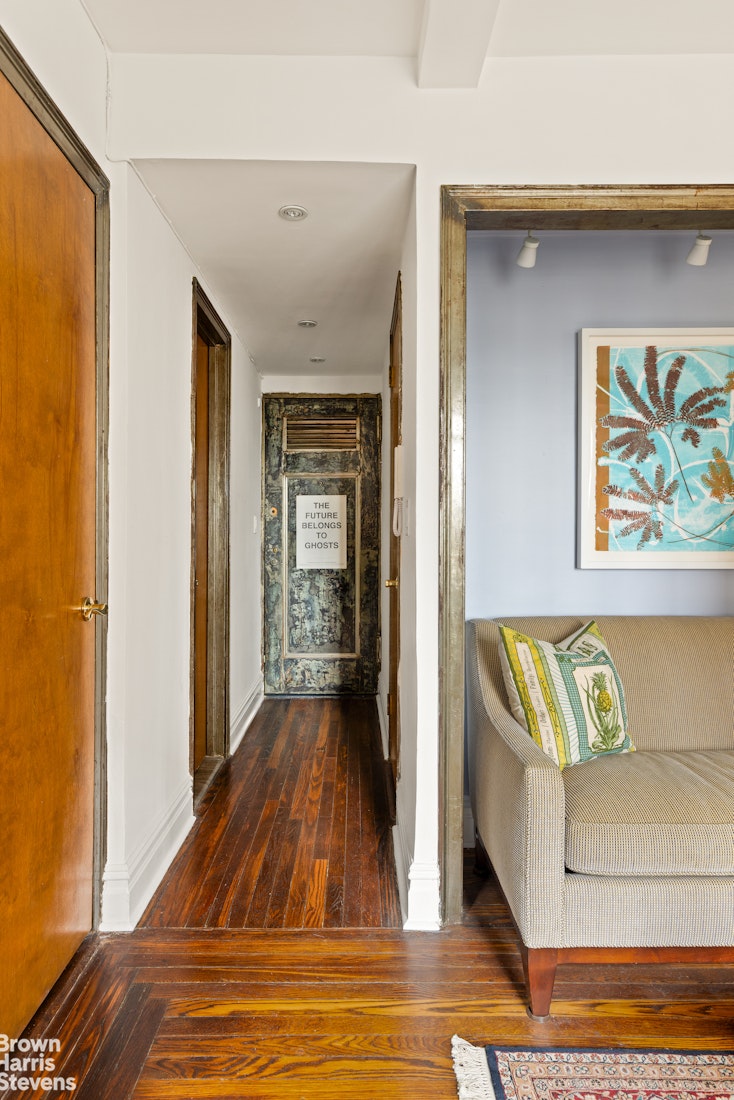 320 E 42ND Street 1001