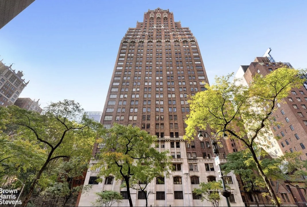 320 E 42ND Street 1001