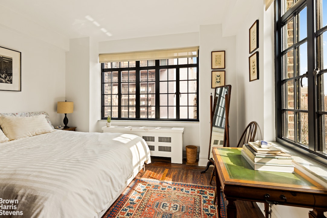 320 E 42ND Street 1001