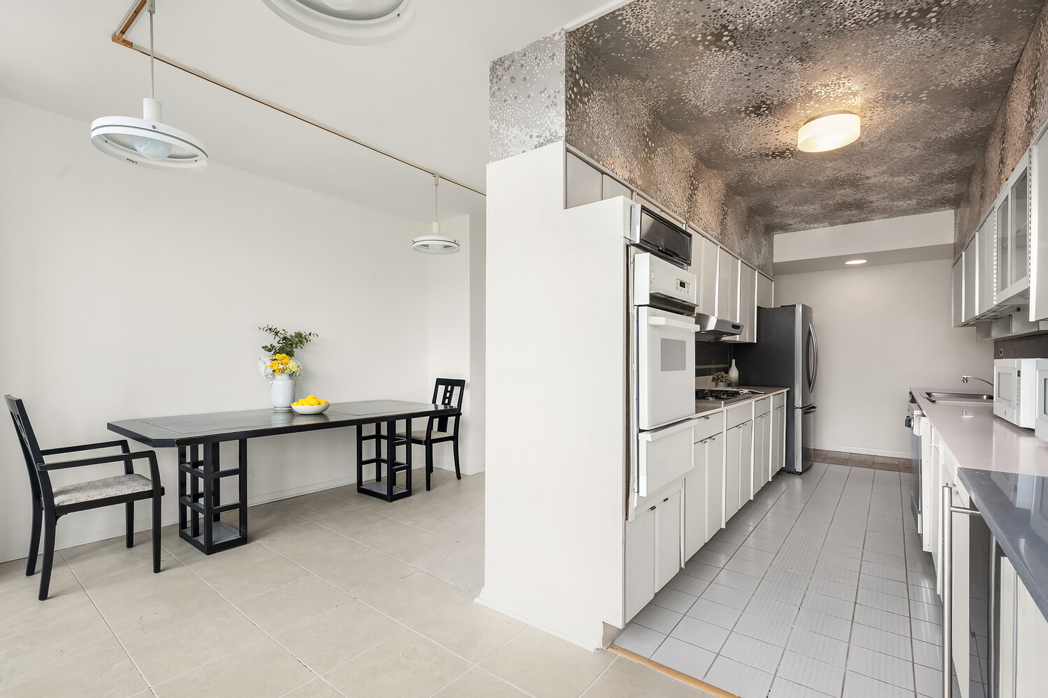 860 UNITED NATIONS Plaza 27/28C