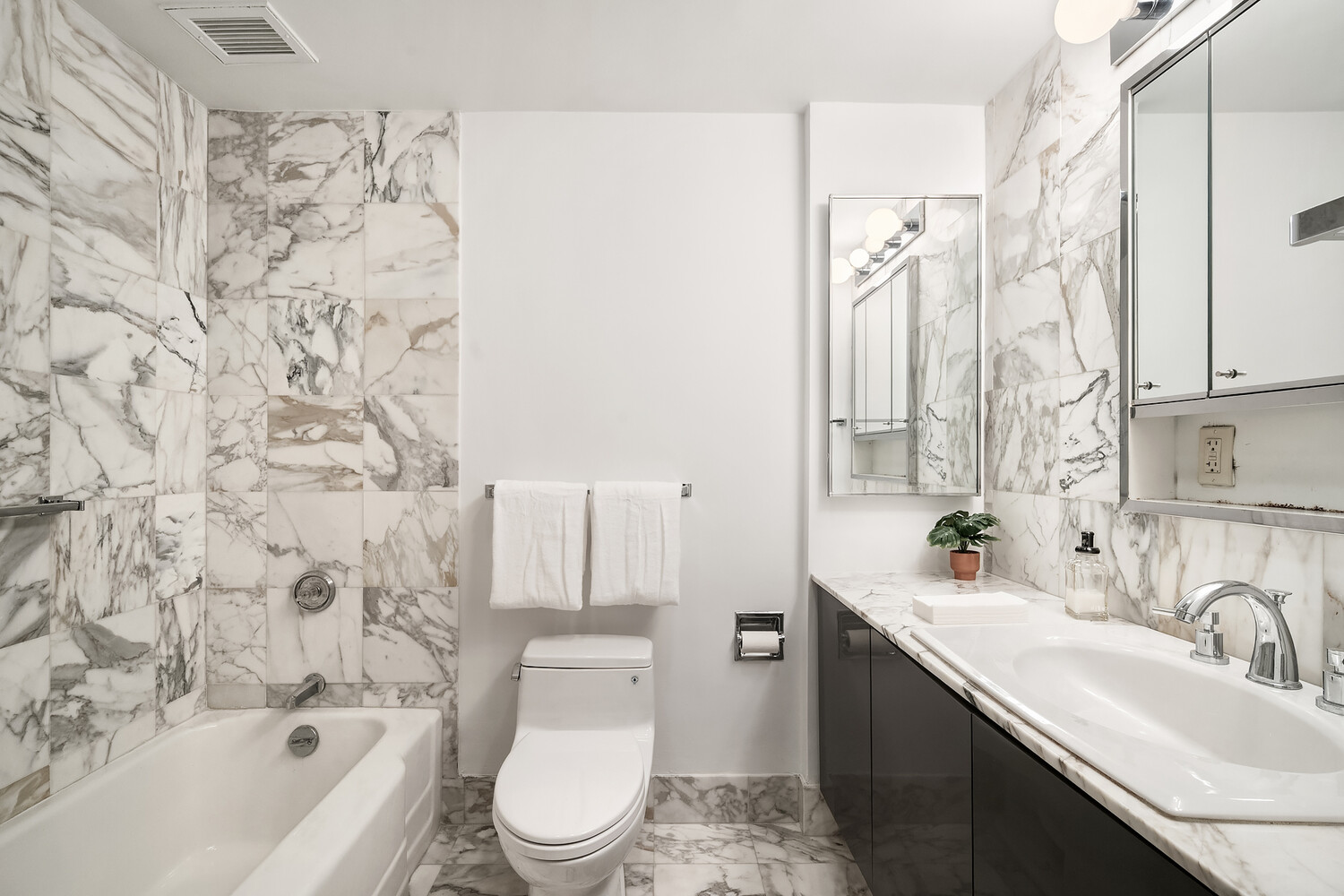 860 UNITED NATIONS Plaza 27/28C