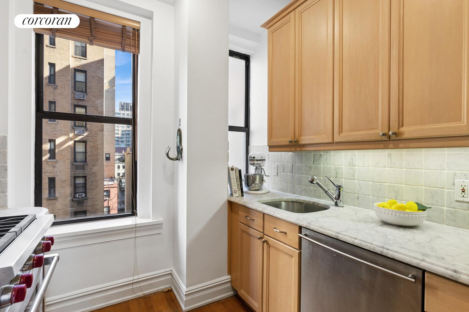 500 W END Avenue 6E