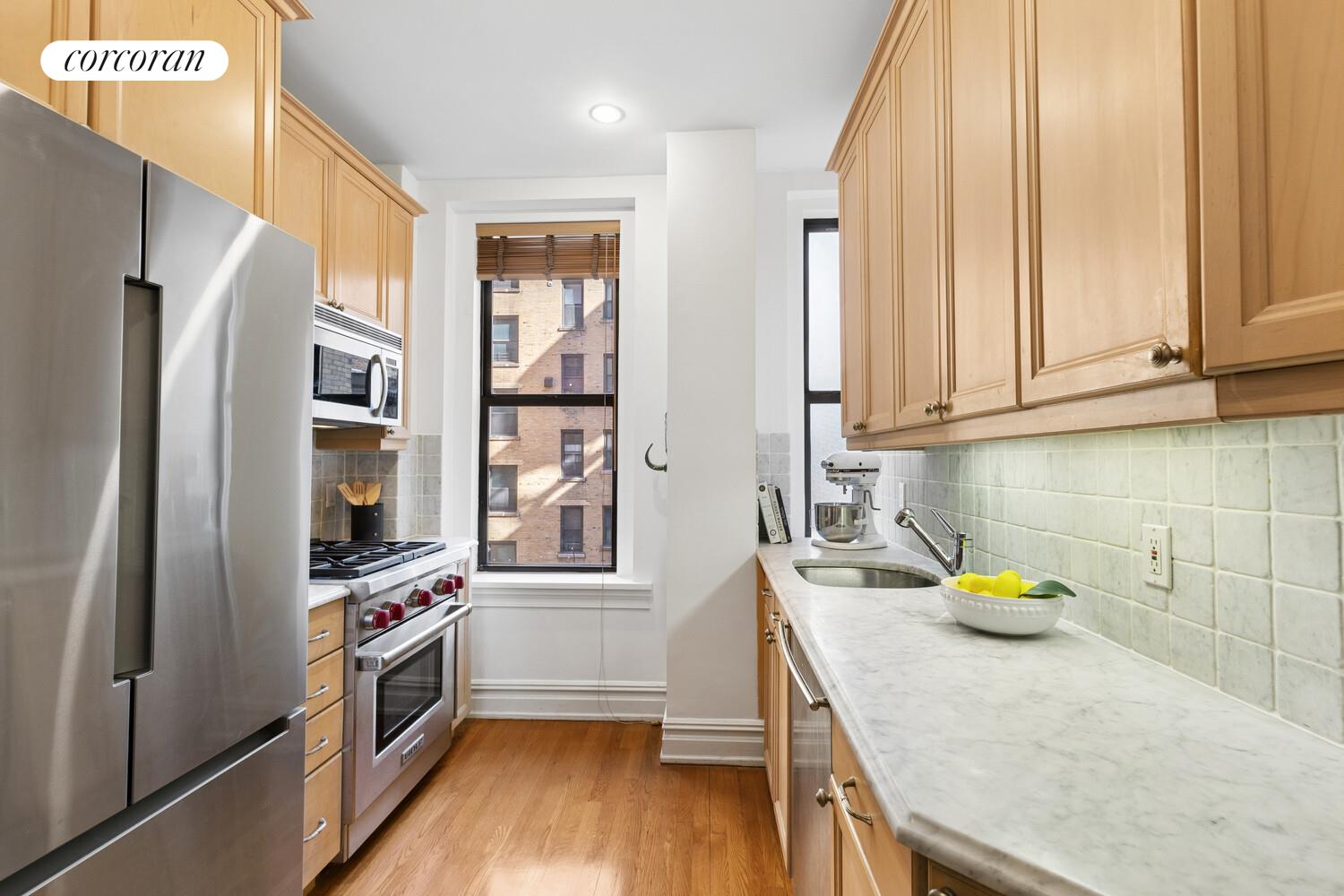 500 W END Avenue 6E