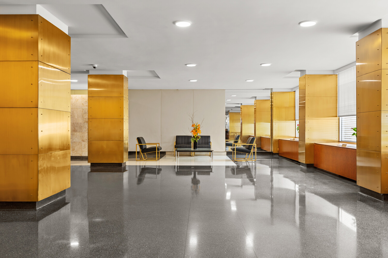 305 E 24TH Street 20M