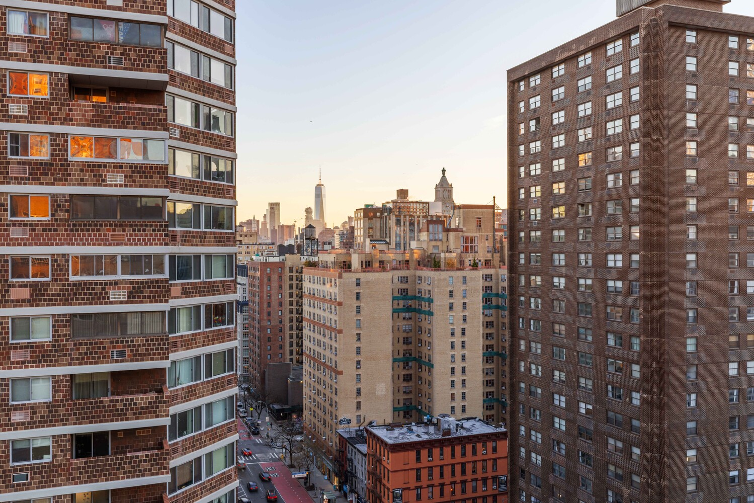 305 E 24TH Street 20M