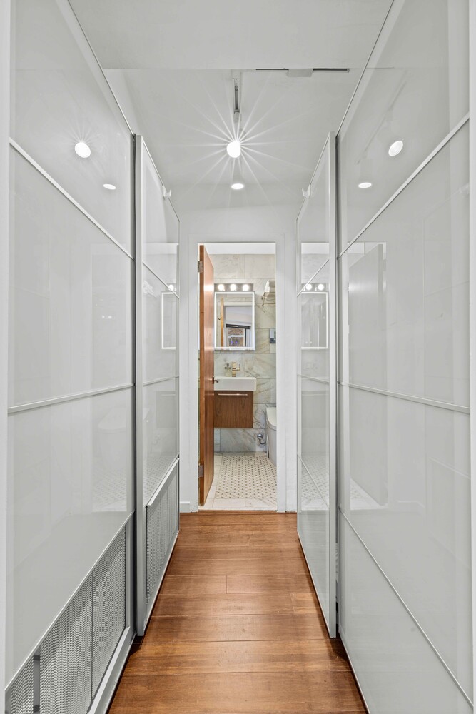 305 E 24TH Street 20M