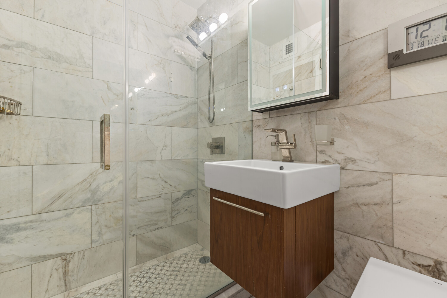 305 E 24TH Street 20M