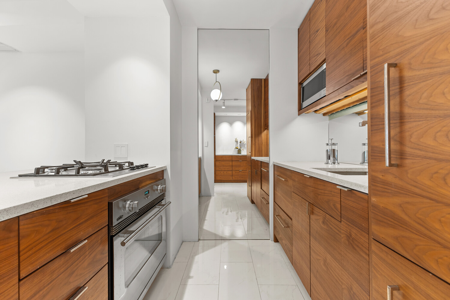 305 E 24TH Street 20M