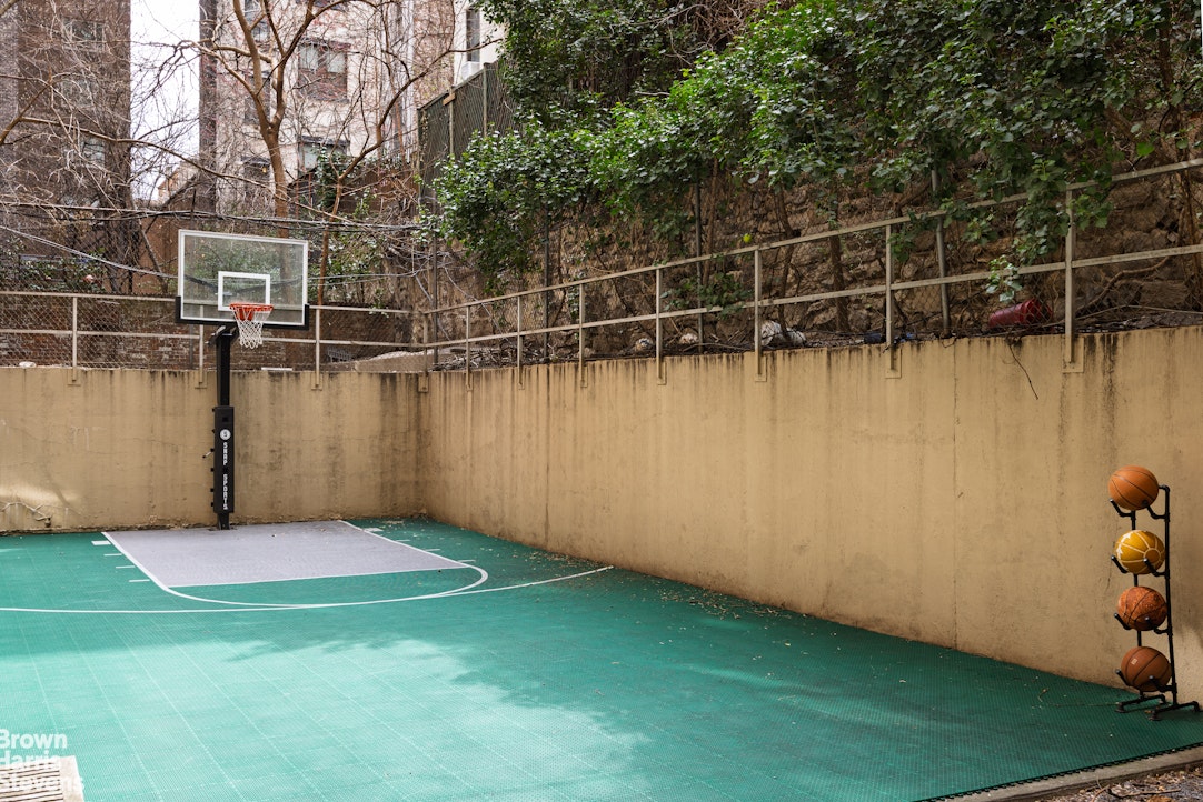 114 E 72ND Street 11A/B
