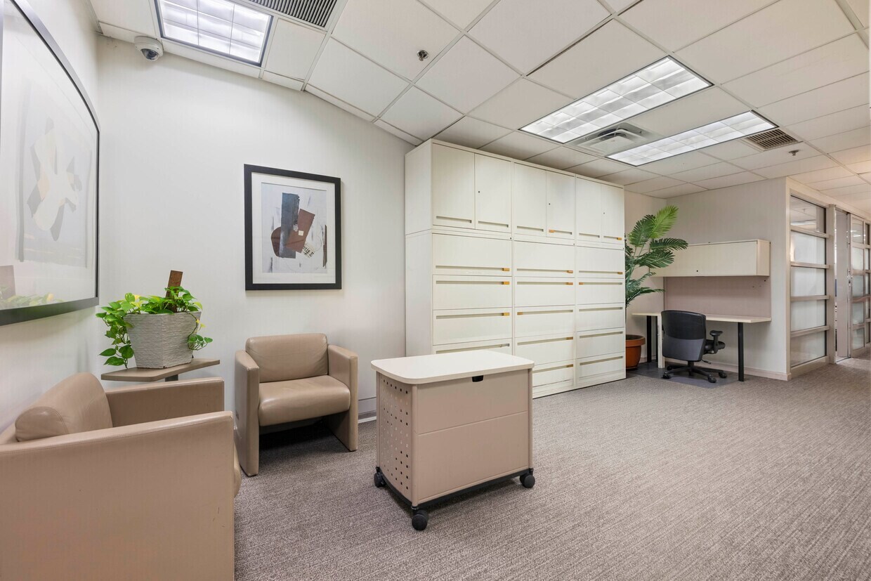 160 W 86th Street, Commercial