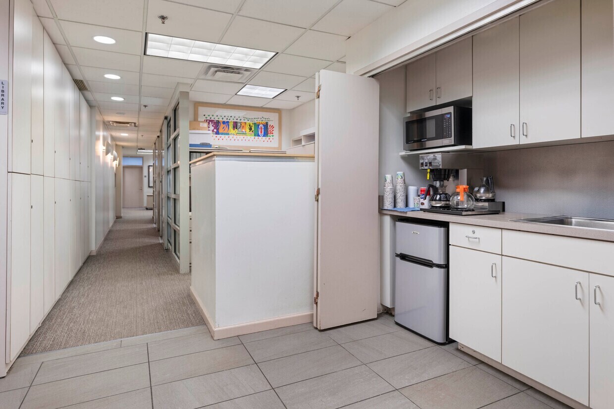 160 W 86th Street, Commercial